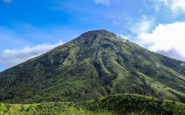 Tafsir An-Nahl Ayat 15: Hikmah Penciptaan Gunung Dalam Menstabilkan Bumi